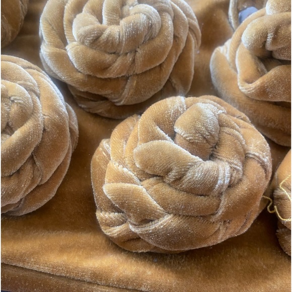 VINTAGE VELVET purse!! So FUN & UNIQUE- you'll be the only gal with this bag🤩 - Picture 2 of 15